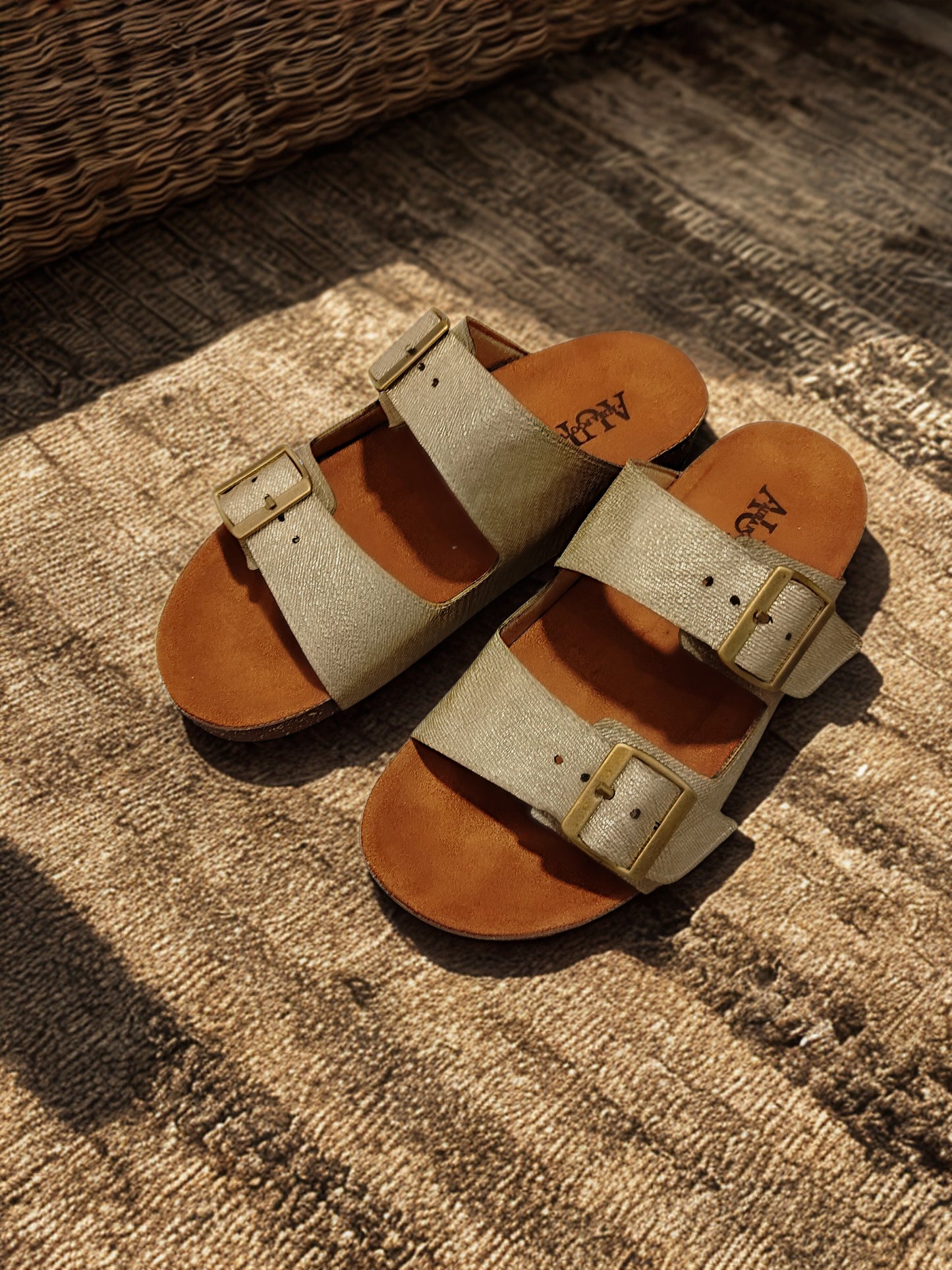 Aria basic gold slipper