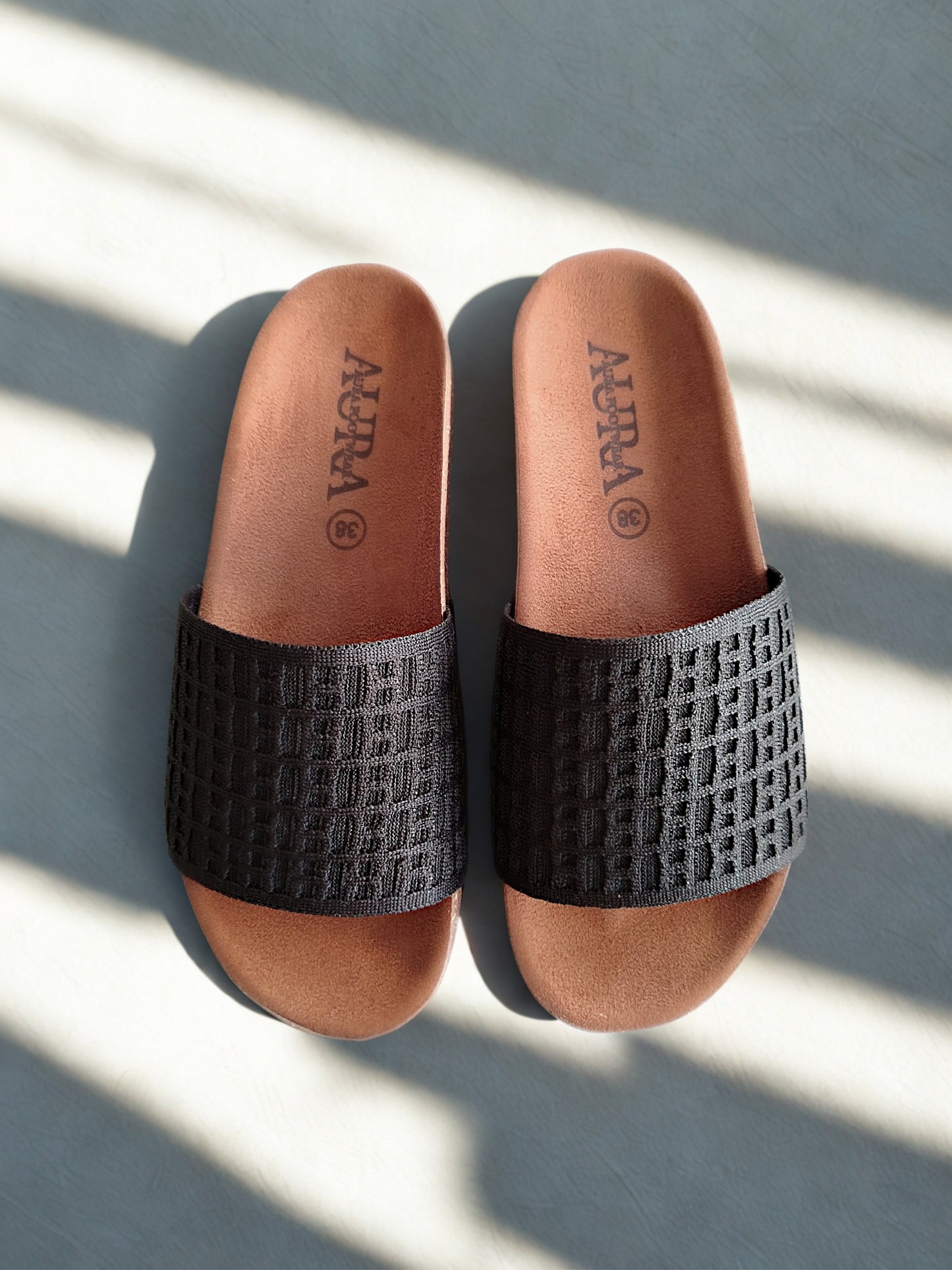 Aura slides black (4012)