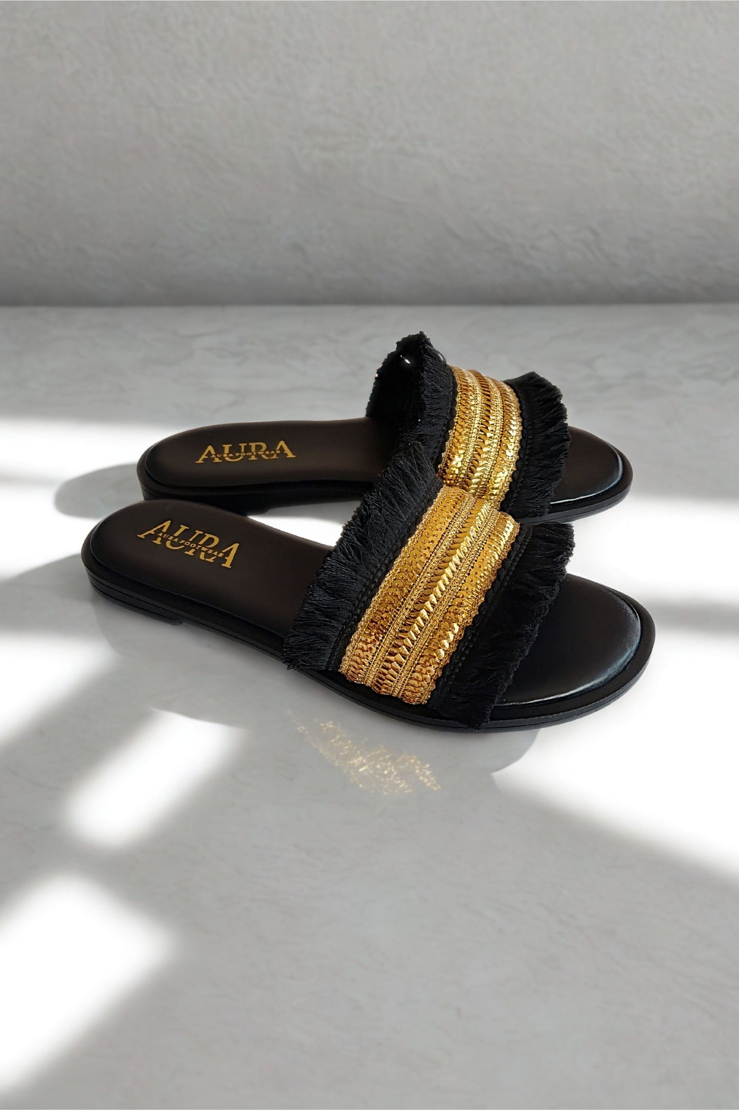Aura slides black (4006)