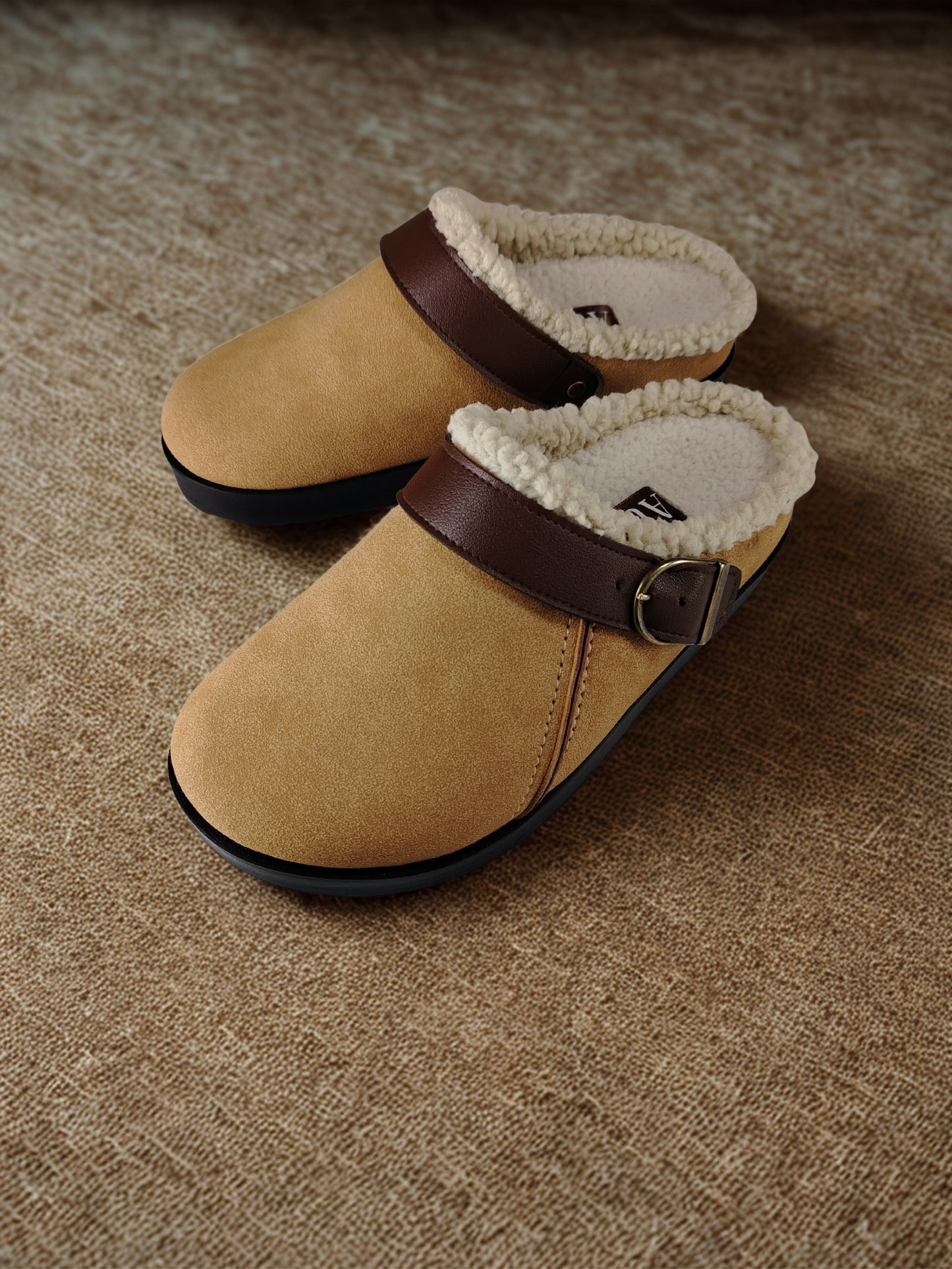 Elora fur Camel clogs