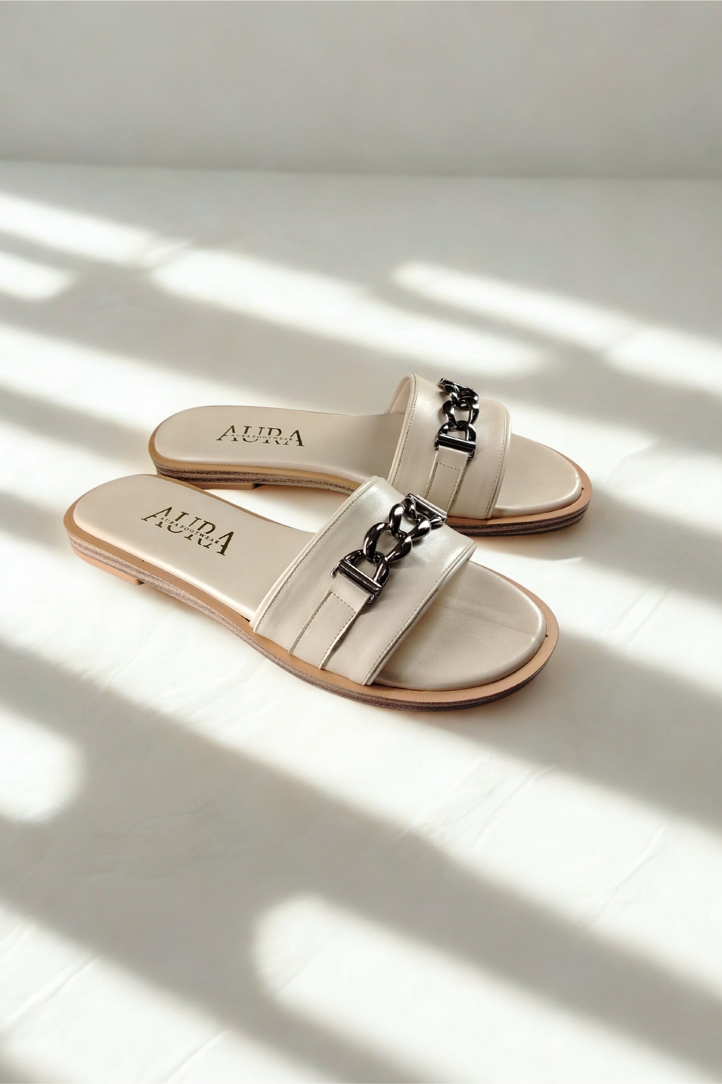 Aura slides beige (4007)