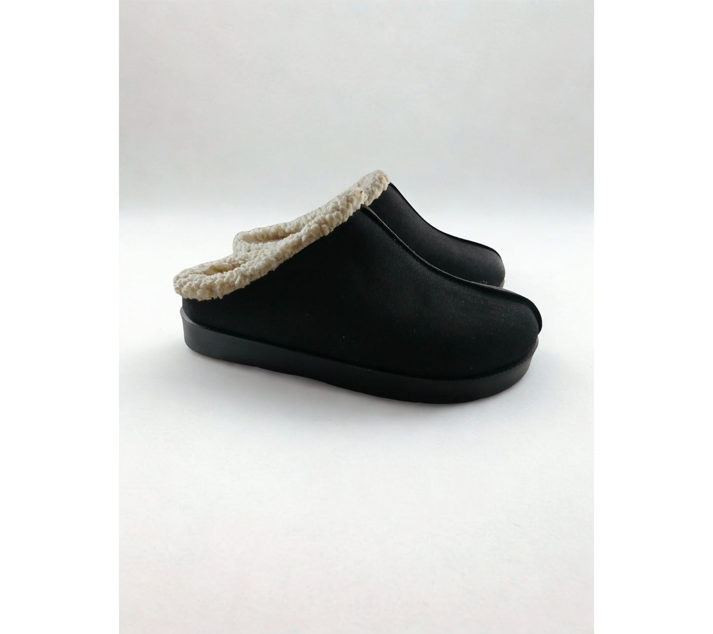 Terra fur black clogs