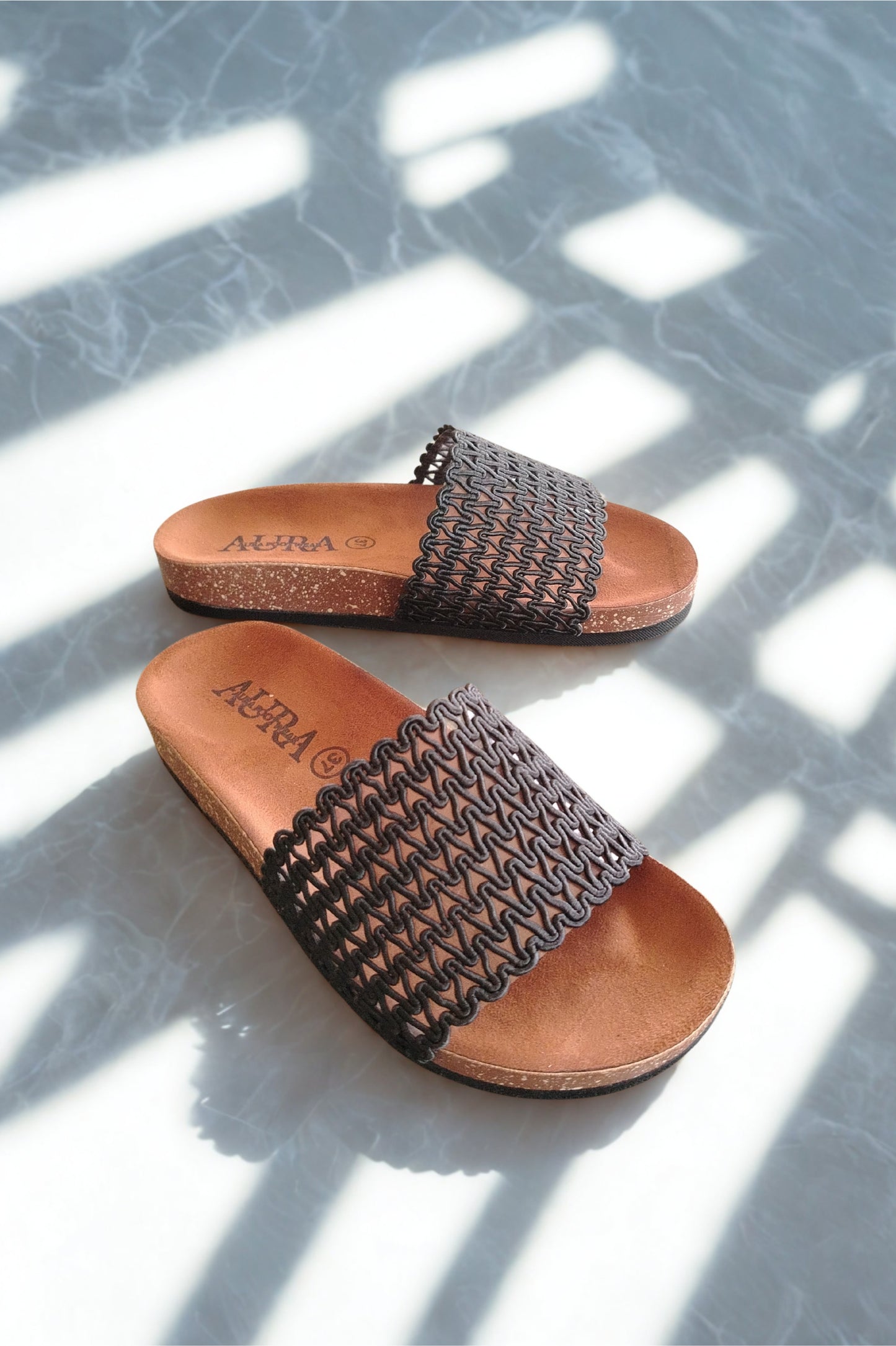 Aura slides black (4011)