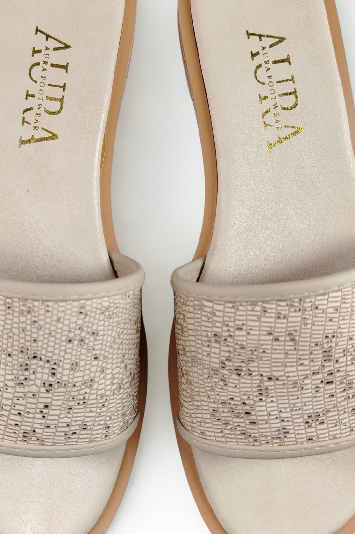 Aura slides beige (4010)